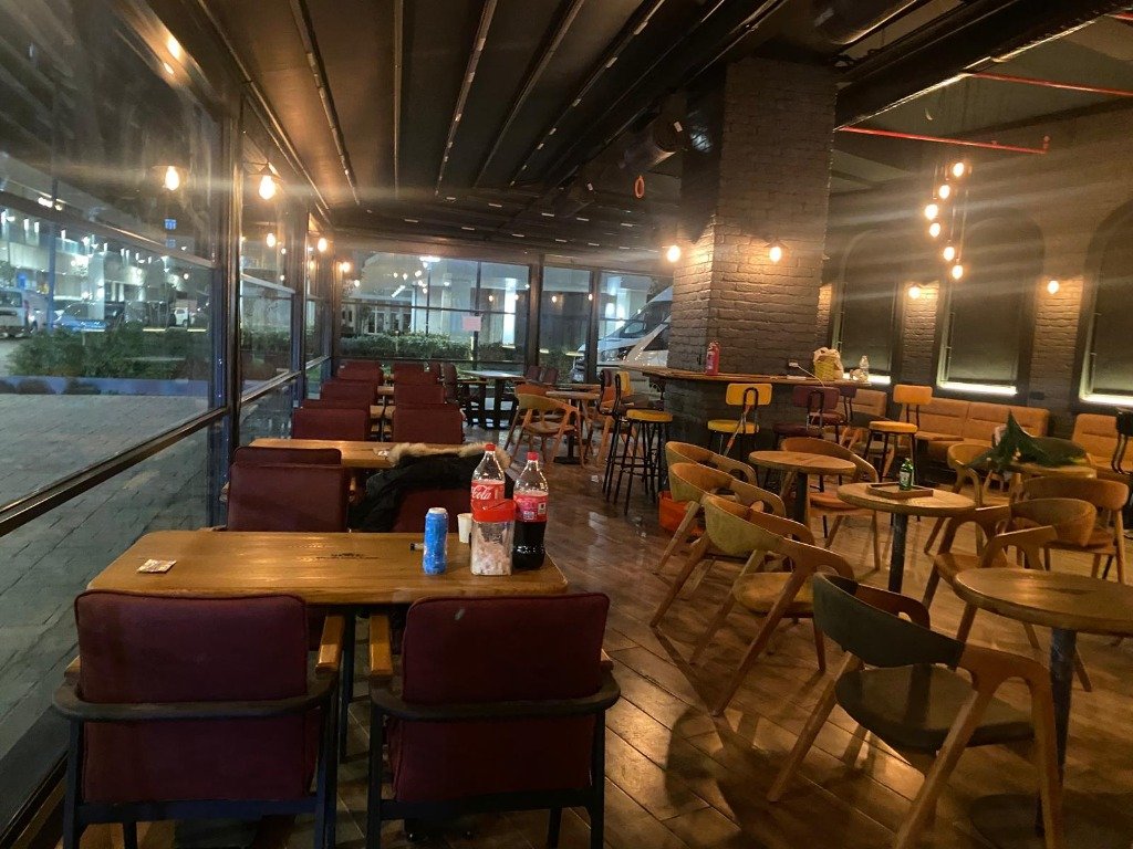 Bar & Bistro Yüksek Oturum Masası